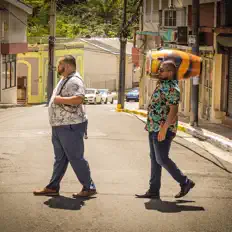 聆聽 Padró y la Calle Antillana、觀看音樂影片、閱讀小傳、查看巡演日期等！