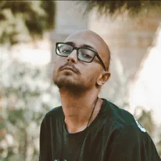 Escucha a Serafxn, mira videos musicales, lee su biografía, consulta las fechas de las gira y más.