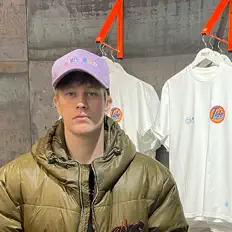 Poslechněte si interpreta ColdWhite, sledujte hudební videa, přečtěte si životopis, podívejte se na data turné a další informace.