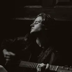 Luister naar James Freeborn, bekijk muziekvideo's, lees de bio, bekijk de tourdata, en meer!