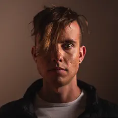 Ouça Ezpace, assista a videoclipes, leia a biografia, veja as datas das turnês e mais!