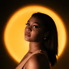 Ciilezを聴いたり、ミュージックビデオを鑑賞したり、経歴やツアー日程などを確認したりしましょう！