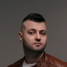 Poslechněte si interpreta Denis Bravo, sledujte hudební videa, přečtěte si životopis, podívejte se na data turné a další informace.