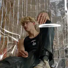 Hör dir No37 an, schau dir Musikvideos an, lies die Biografie, finde Tourdaten und mehr!