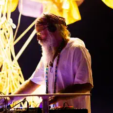 聆聽 Jerzy Del Mar、觀看音樂影片、閱讀小傳、查看巡演日期等！