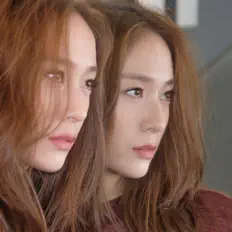 Dengarkan KRYSTAL, tonton video musik, baca bio, lihat tanggal tur & lainnya!