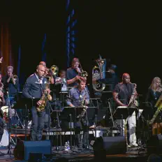 聆聽 Mingus Big Band、觀看音樂影片、閱讀小傳、查看巡演日期等！