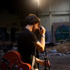 Poslechněte si interpreta Auguste Plantevin, sledujte hudební videa, přečtěte si životopis, podívejte se na data turné a další informace.