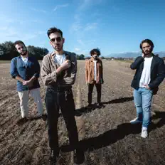 收听 Igloo、观看音乐视频、阅读小传、查看巡演日期等 ！