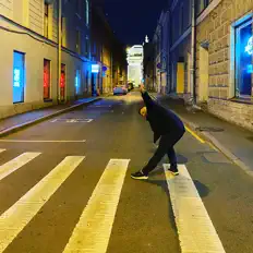 Flint.Darkoを聴いたり、ミュージックビデオを鑑賞したり、経歴やツアー日程などを確認したりしましょう！