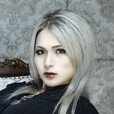 收听 IBUKI、观看音乐视频、阅读小传、查看巡演日期等 ！