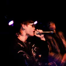 收听 HONEY BѦDGER、观看音乐视频、阅读小传、查看巡演日期等 ！