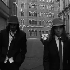 聆聽 OK Cane、觀看音樂影片、閱讀小傳、查看巡演日期等！