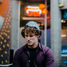 收听 Eric Matthys、观看音乐视频、阅读小传、查看巡演日期等 ！