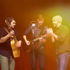 Ακούστε περιεχόμενο από Ants Ants Ants, παρακολουθήστε μουσικά βίντεο, διαβάστε το βιογραφικό, δείτε ημερομηνίες περιοδείας, και πολλά ακόμη!