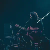 Dengarkan undefined, tonton video musik, baca bio, lihat tanggal tur & lainnya!