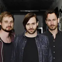 Poslechněte si interpreta undefined, sledujte hudební videa, přečtěte si životopis, podívejte se na data turné a další informace.