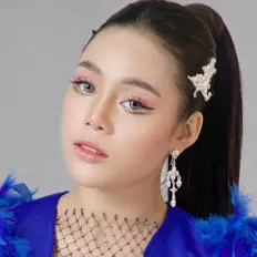 ថាន់ នឿថង dinle, müzik videolarını izle, biyografisini oku, tur tarihlerini ve daha fazlasını gör!