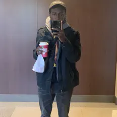 聆聽 Fleeting、觀看音樂影片、閱讀小傳、查看巡演日期等！