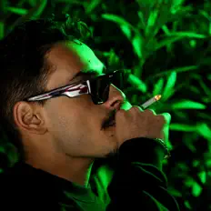 Hugz dinle, müzik videolarını izle, biyografisini oku, tur tarihlerini ve daha fazlasını gör!