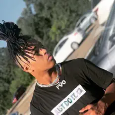 聆聽 BabySaturn、觀看音樂影片、閱讀小傳、查看巡演日期等！