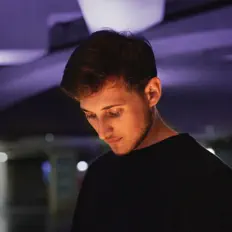 Hör dir ZEC. an, schau dir Musikvideos an, lies die Biografie, finde Tourdaten und mehr!