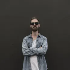 Ascolta MKLY, guarda video musicali, leggi la biografia, vedi le date del tour & altro!