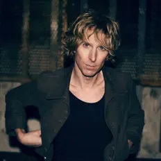 Love Antell सुनें, म्यूज़िक वीडियो देखें, बायो पढ़ें, दौरे की तारीखें और बहुत कुछ देखें!