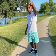 T.O Kb सुनें, म्यूज़िक वीडियो देखें, बायो पढ़ें, दौरे की तारीखें और बहुत कुछ देखें!