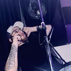 Poslechněte si interpreta KidKenzo, sledujte hudební videa, přečtěte si životopis, podívejte se na data turné a další informace.