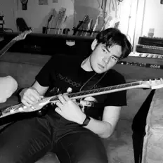 Marellaを聴いたり、ミュージックビデオを鑑賞したり、経歴やツアー日程などを確認したりしましょう！