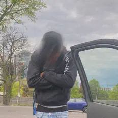 Poslechněte si interpreta UglyLikeCam, sledujte hudební videa, přečtěte si životopis, podívejte se na data turné a další informace.
