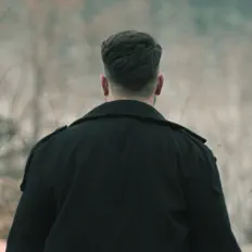 Ouve Sam Huggins, vê vídeos de música, lê a biografia, vê as datas da digressão e muito mais!