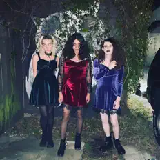 Poslechněte si interpreta The Seatbelt Story, sledujte hudební videa, přečtěte si životopis, podívejte se na data turné a další informace.