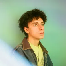 Rocky Hutchinsを聴いたり、ミュージックビデオを鑑賞したり、経歴やツアー日程などを確認したりしましょう！