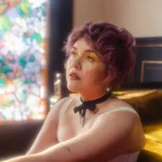 BULLSHARKを聴いたり、ミュージックビデオを鑑賞したり、経歴やツアー日程などを確認したりしましょう！