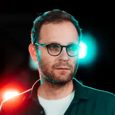 Luister naar Am I Green, bekijk muziekvideo's, lees de bio, bekijk de tourdata, en meer!