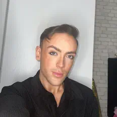 Écoutez Aidan G, regardez des vidéoclips, lisez la biographie, consultez les dates de tournée et plus encore !