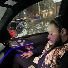 GBallを聴いたり、ミュージックビデオを鑑賞したり、経歴やツアー日程などを確認したりしましょう！