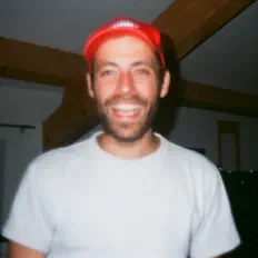 Listen to Léo Agapitos, watch music videos, read bio, see tour dates & more!