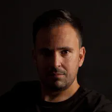 Ouça Suagar, assista a videoclipes, leia a biografia, veja as datas das turnês e mais!