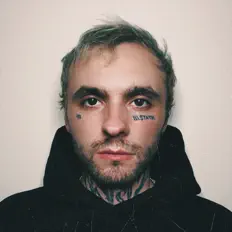 Poslechněte si interpreta Diztrikt Apolo, sledujte hudební videa, přečtěte si životopis, podívejte se na data turné a další informace.