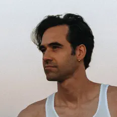 Ouve Liam Russell, vê vídeos de música, lê a biografia, vê as datas da digressão e muito mais!