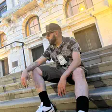 Dengarkan Boogz the Poet, tonton video musik, baca bio, lihat tanggal tur & lainnya!