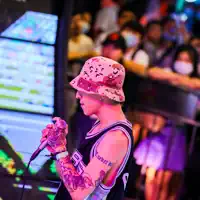 收听 undefined、观看音乐视频、阅读小传、查看巡演日期等 ！