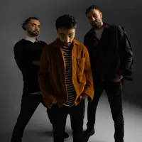 Ouve undefined, vê vídeos de música, lê a biografia, vê as datas da digressão e muito mais!