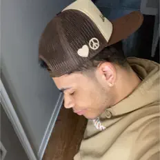 Ch@nceを聴いたり、ミュージックビデオを鑑賞したり、経歴やツアー日程などを確認したりしましょう！