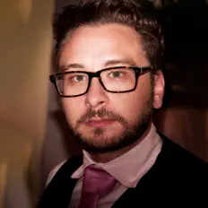 Escucha a CFG, mira videos musicales, lee su biografía, consulta las fechas de las gira y más.