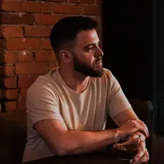 Poslechněte si interpreta Derek Winter, sledujte hudební videa, přečtěte si životopis, podívejte se na data turné a další informace.