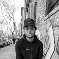 收听 undefined、观看音乐视频、阅读小传、查看巡演日期等 ！